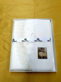 Овальная кремовая скатерть жаккардовая К.Д.К.