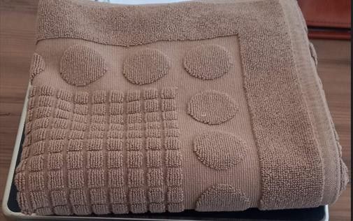 Коричневый махровый коврик в ванную 750 г/м2 50х70 Ножки